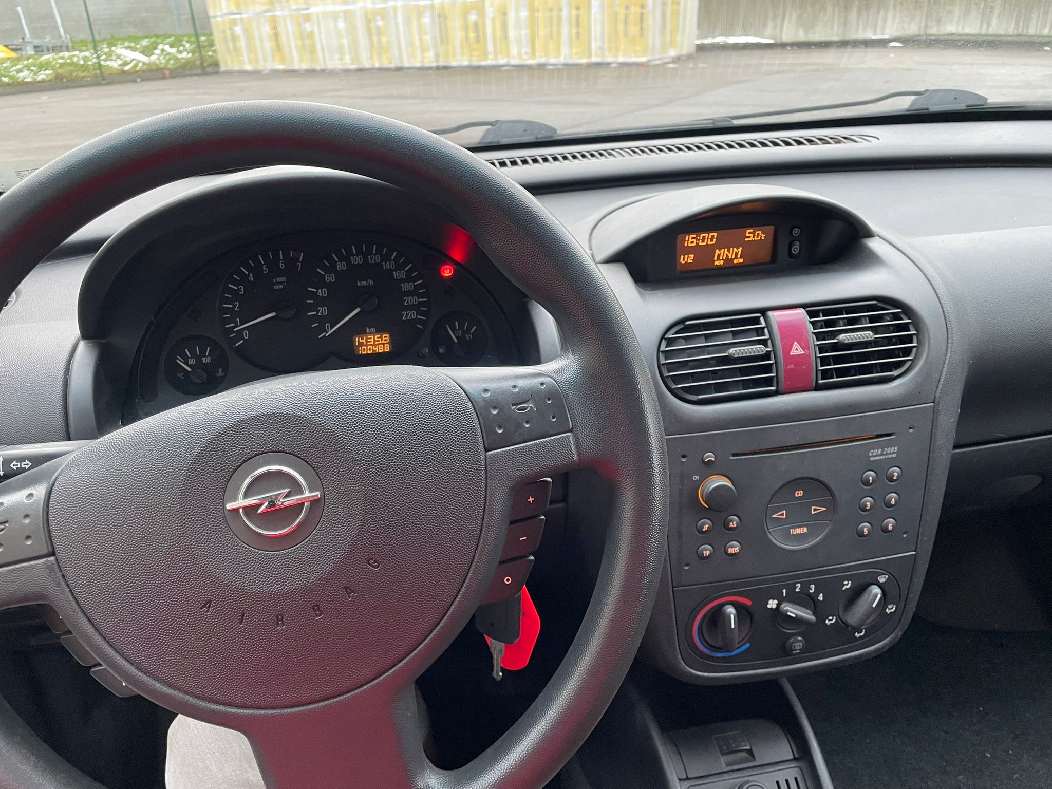 OPEL CORSA 1.2 BENZINE